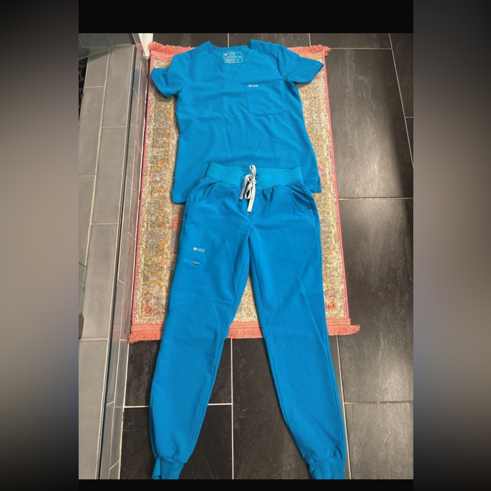 Bright blue scrub Set - Brand: FIGS